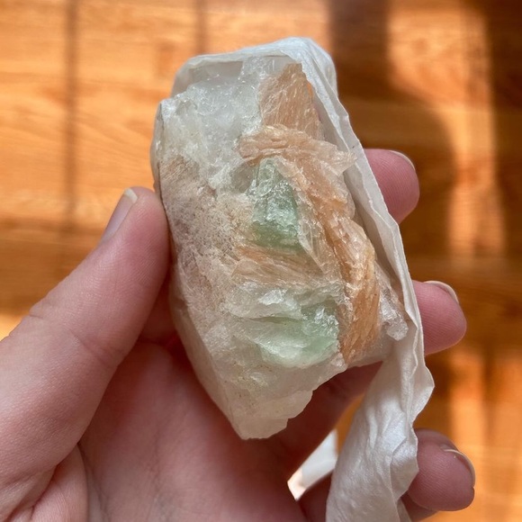 Apophyllite and green and pink peach zeolite/stilbite crystal cluster - Picture 8 of 10